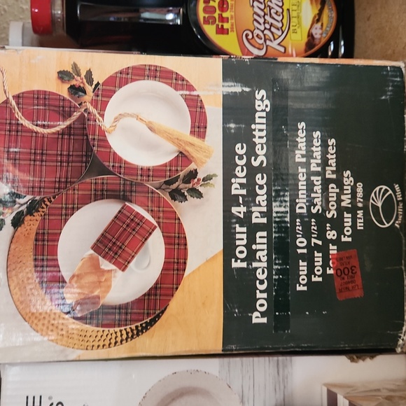 Pacific Rim Red PlaidHoliday/Christmas Four 4-Piece PorcelainPlace Setting-NEW - Picture 6 of 6